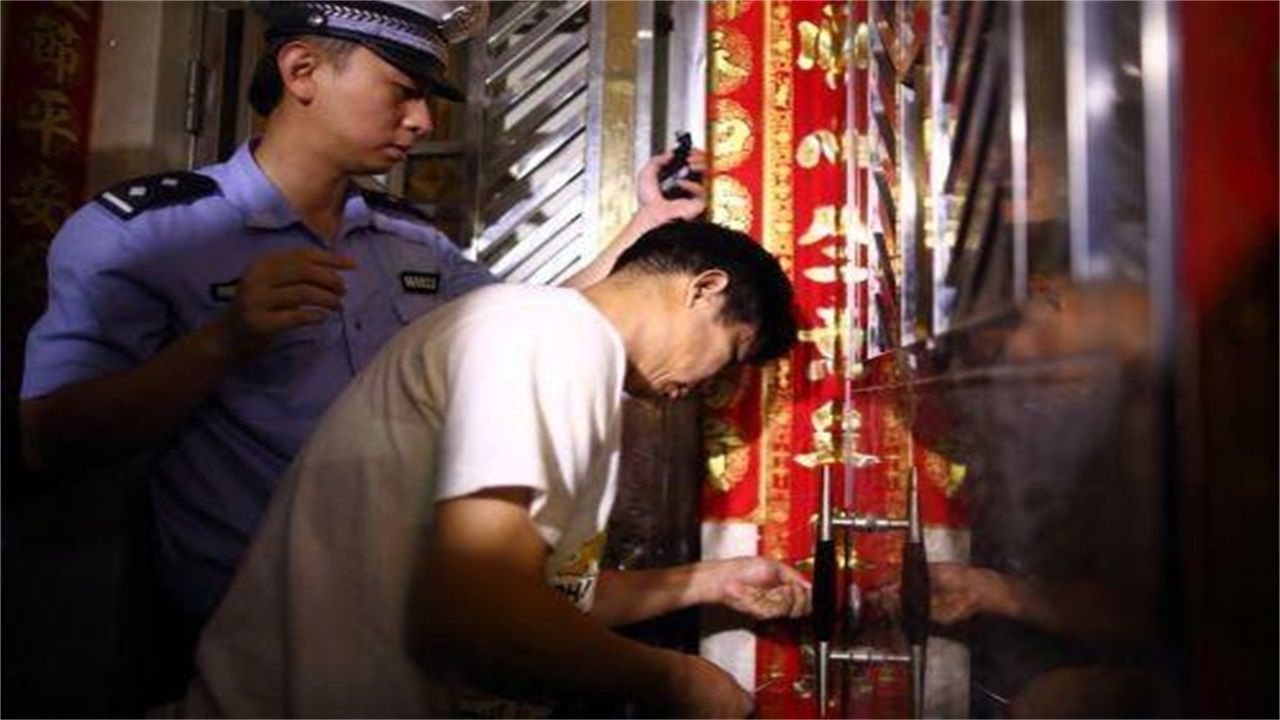 永川请开锁师傅开了锁后，师傅为什么一般都不进门，就算主人请也不进去？